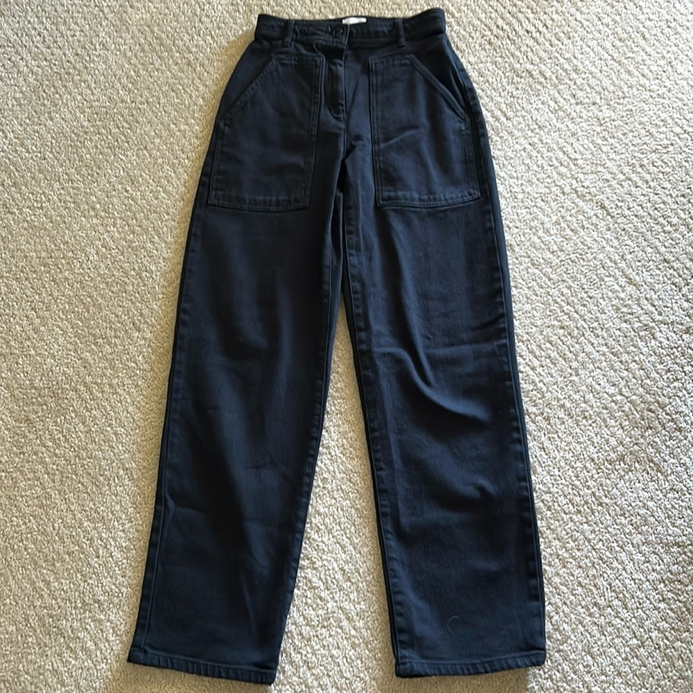 Aritzia Modern Utility Pant. Worn once, size 00.  Excellent condition